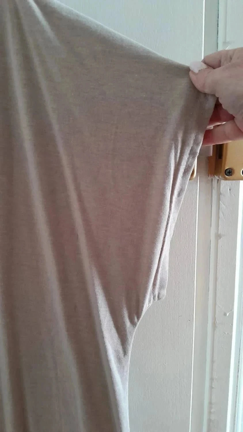 T-shirt femme, beige kleur, V-hals, maat 5XL – photo 3